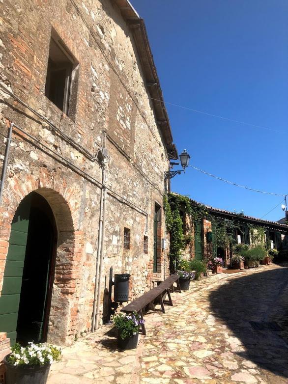 Готель Il Borgo Di Olive Sismano Екстер'єр фото